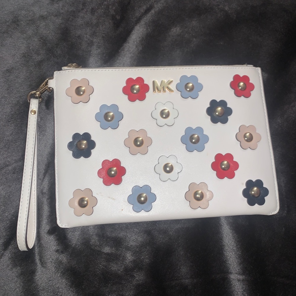 ‼️Michael Kors wristlet‼️